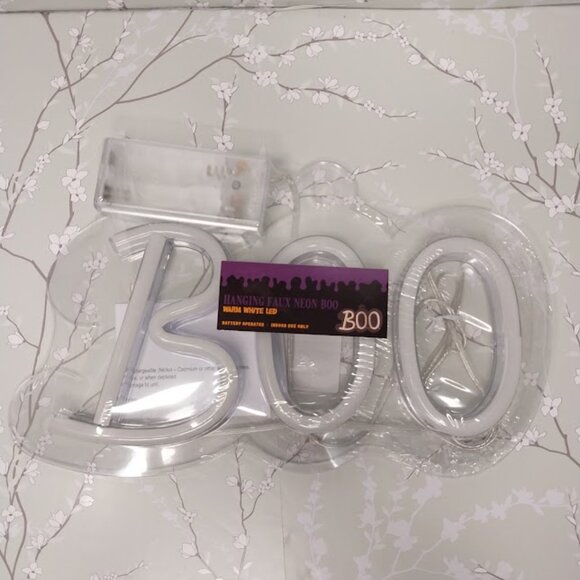 Hanging Faux Neon BOO Sign - Picture 3 of 4